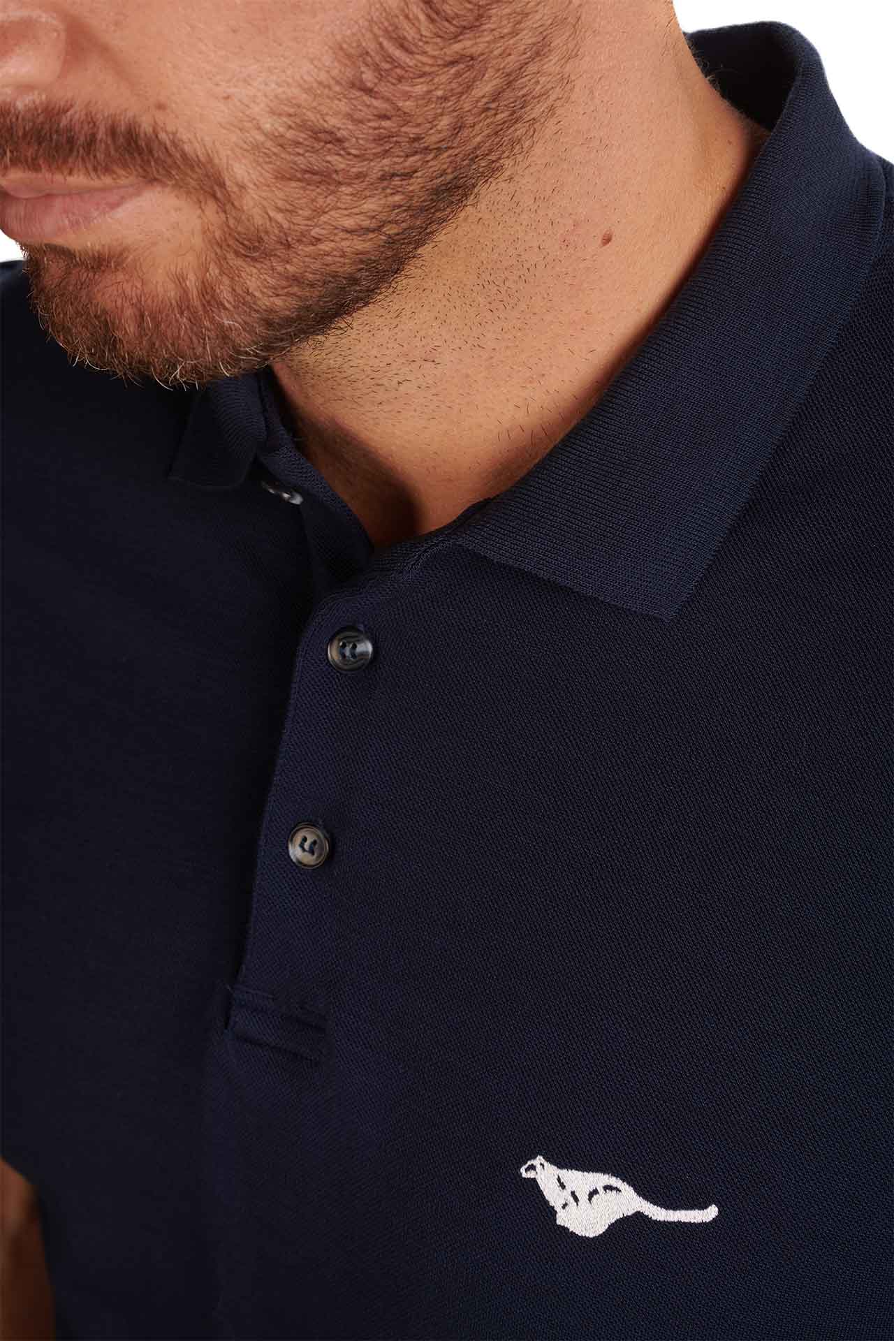 midnight-blue-biodegradable-pure-merino-wool-golf-polo-shirt-for men-by-snöleo.-collar-model-closeup-view.